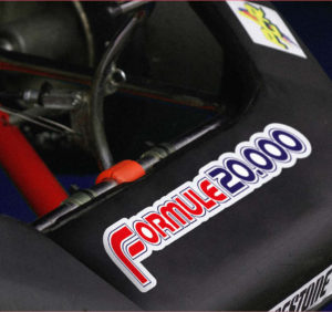 Des pneus et un logo pour la Formule 20.000 !